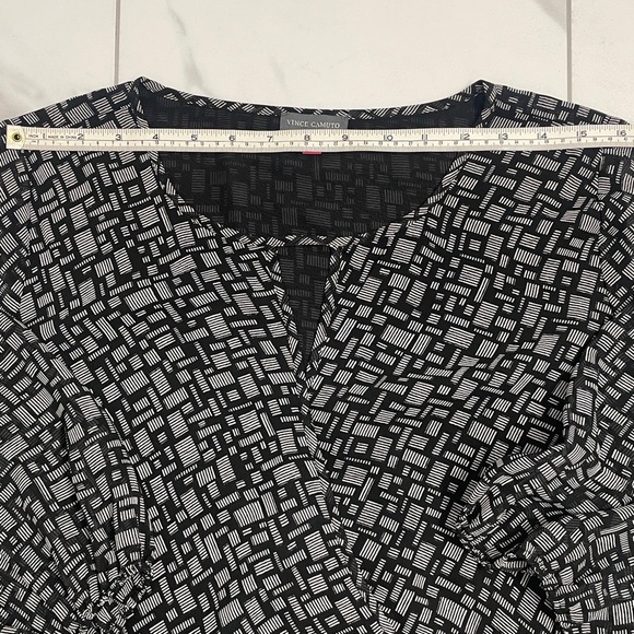 Vince Camuto Black & Grey Blouse Keyhole Neck Draped Front Wrap Sz S - Picture 9 of 9